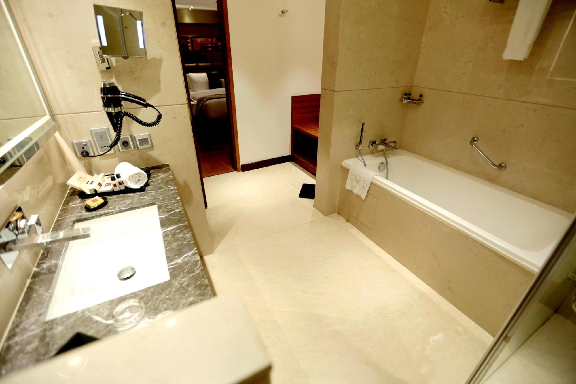 Hotel Madin Βαρανάσι Εξωτερικό φωτογραφία